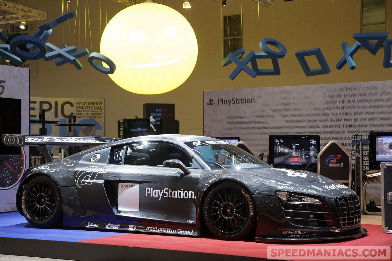 GT5: gamescom-Premiere f&uuml;r den Audi R8 LMS Racing Simulator